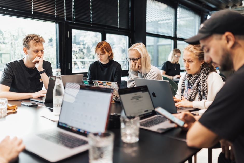 Partner und Community-Signale für Kurse digitaler Kommunikation